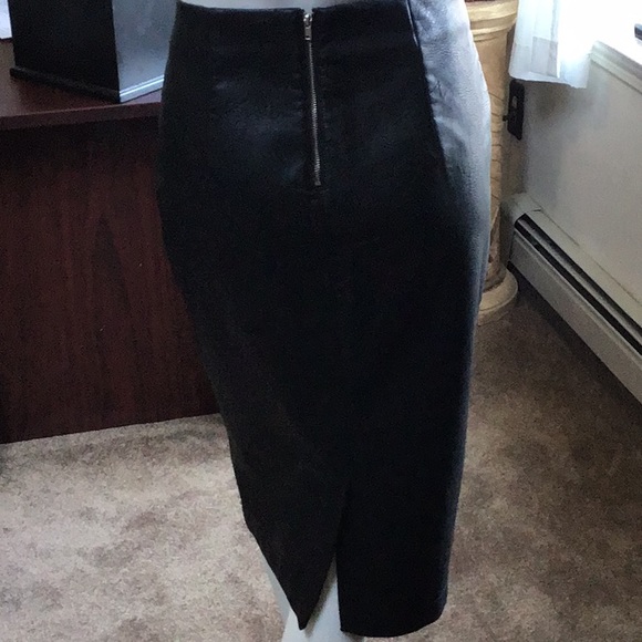Black midi polyurethane skirt! Wash and dry! - Picture 2 of 4